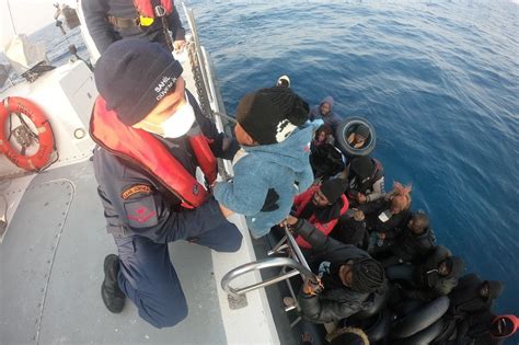 Türkiye Saves 194 More Migrants After Illegal Greek Pushbacks Daily Sabah