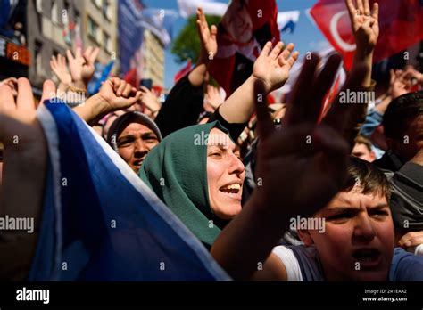 Istanbul Türkei 13 Mai 2023 Eine Frau zur Unterstützung des