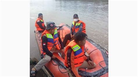 Tim Sar Cari Tiga Penumpang Perahu Yang Tenggelam Di Sungai Barito