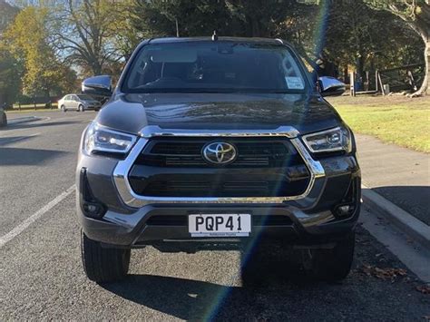 2022 Toyota Hilux Sr5 Dc 28dt 4wd 6at Ute On Handshake