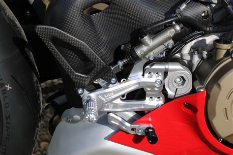 Pedane Regolabili Ducati Per Serie Panigale V4 Carbon Cnc Racing