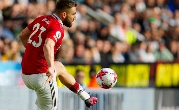 Premier League Luke Shaw Renueva Contrato Con Manchester United Hasta