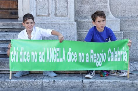 Reggio Calabria La Citt Si Schiera Con Angela Marcian Bagno Di