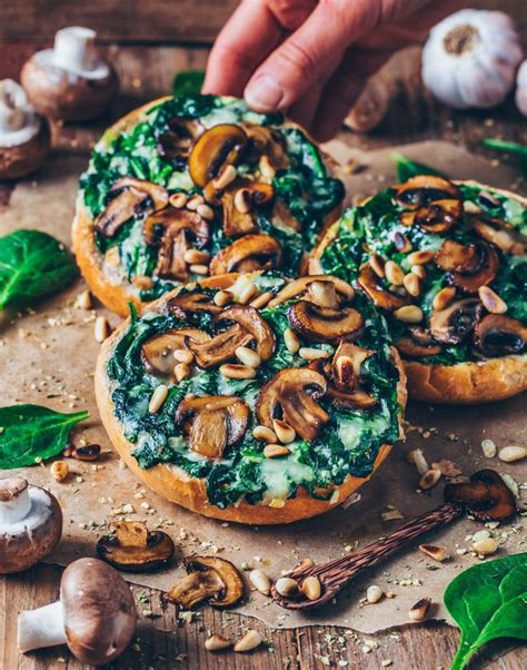 Garlic Mushroom And Spinach Mini Pizzas Vegan Dinners Vegetarian