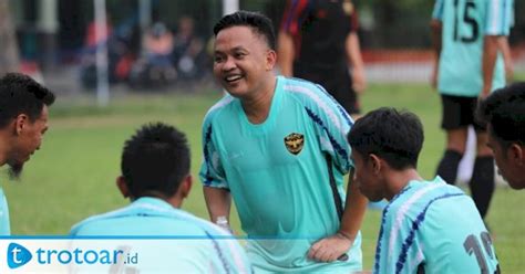 Ilham Azikin Tantang Tiga Bintang PSM Di Rumput Hijau