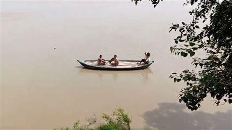 कौशांबी गंगा नदी में नहाने गए दो किशोर डूबे गोताखोरों की मदद से तलाश