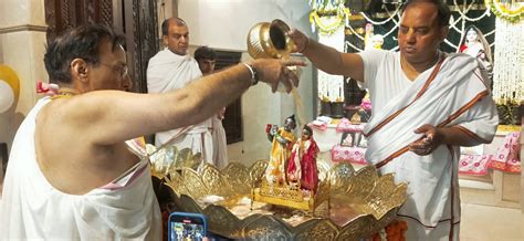 श्री चैतन्य महाप्रभु राधा माधव मंदिर में श्री गुरु गौरांग का प्रकट दिवस