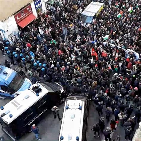 Carabiniere Al Corteo Pro Palestina Mattarella Non Il Mio