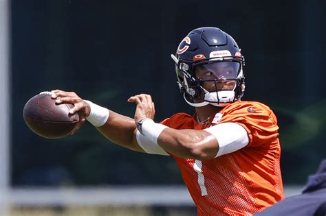 Ex Nfl Exec Sends Chicago Bears Qb Justin Fields Hype Through The Roof