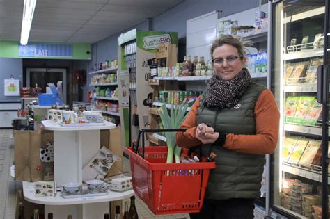 Ancienne infirmière elle devient l épicière de la supérette Rapid