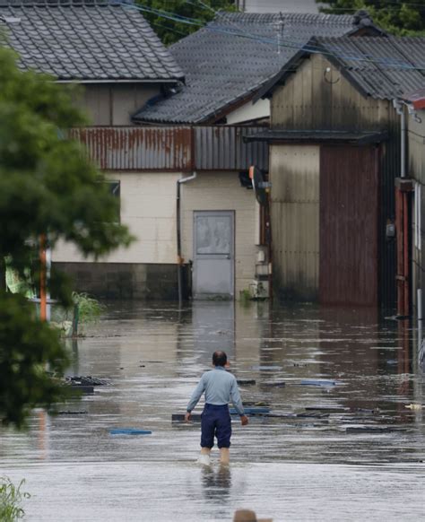 De Fortes Pluies Frappent Le Sud Ouest Du Japon Mort Japon Samoura