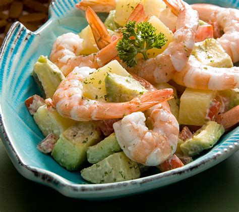 Ensalada de papa aguacate y camarón