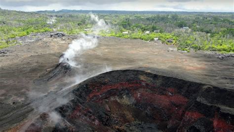 Hawaiian Volcanoes: Big Island of Hawaii, Maui - Grazy Goat