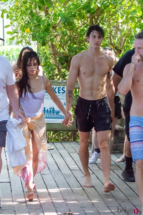 Shawn Mendes Y Camila Cabello En Miami Beach Shawn Mendes Y Camila