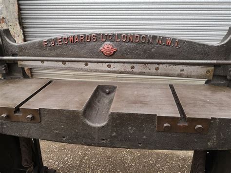 F J EDWARDS 3 Ft Treadle Sheet Metal Guillotine Workshop Excellent