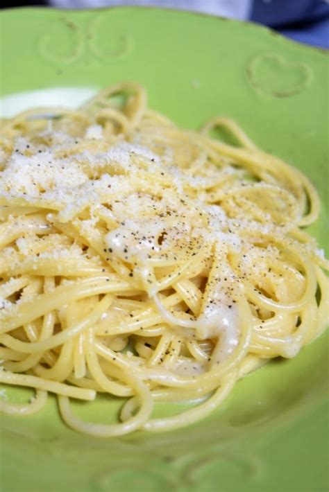 Spaghetti Cacio E Pepe Recette De Cuisine Italienne