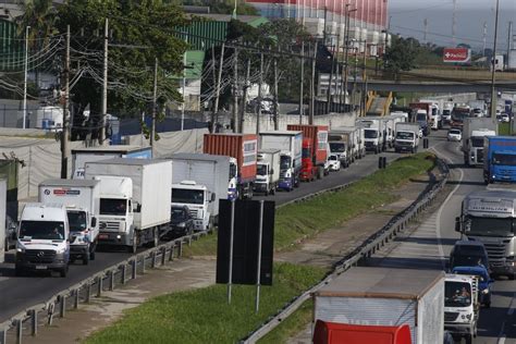 Caminhoneiros Fazem Manifesta O Contra Roubo De Cargas No Estado Do Rio