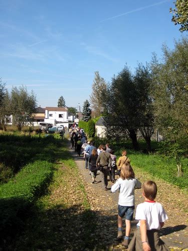 Sliert Kinderen In Strijtem Op De Dag Van De Trage Weg Flickr