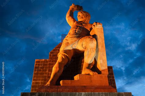 El Pipila statue illuminated at night in Guanajuato City, Mexico ...