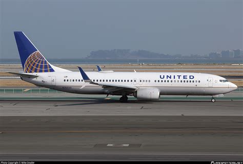 N76533 United Airlines Boeing 737 824 WL Photo By Mike Snyder ID