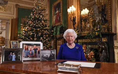 Weihnachtsansprache Queen Elizabeth Ii Blickt Auf Ein Holpriges