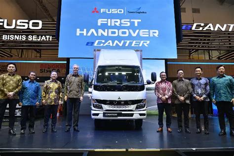 Fuso Resmi Serah Terima Truk Listrik Ecanter Ke Konsumen Di Pameran