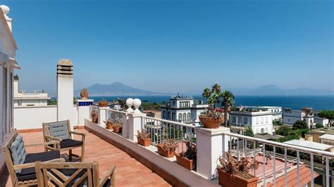 Incantevole Villa Posillipina In Vendita Tre Terrazzi Con Vista Su Capri