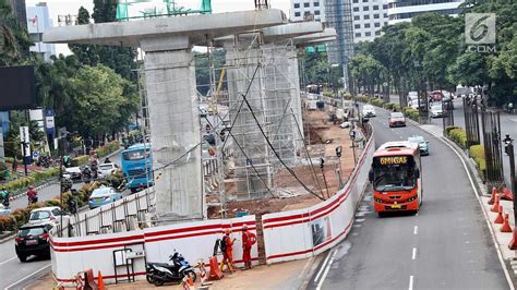 FOTO Konstruksi Layang Dihentikan Proyek LRT Sepi Aktivitas Foto