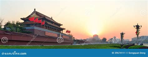 Tiananmen sunrise editorial photo. Image of building - 39674111