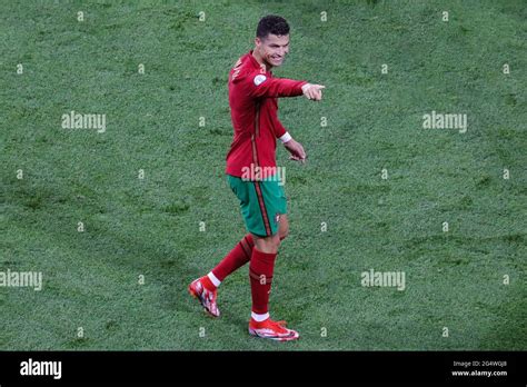 Ronaldo with puskas hi-res stock photography and images - Alamy