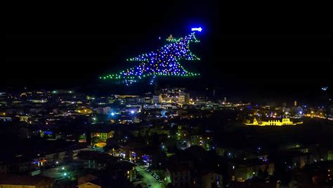 L albero di Natale più grande del mondo è a Gubbio Ambiente Bio