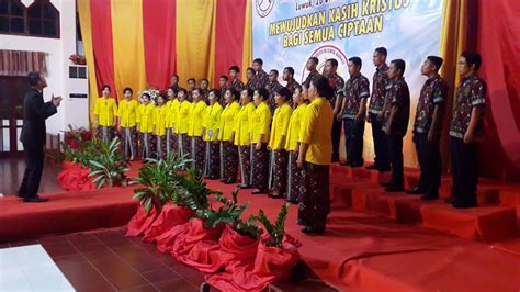 Paduan Suara Dari Gereja Katolik Sta Maria Bintang Kejora Luwuk Youtube