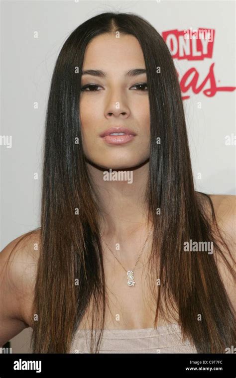 Jessica Gomes At Arrivals For The Sports Illustrated Club Si Swimsuit