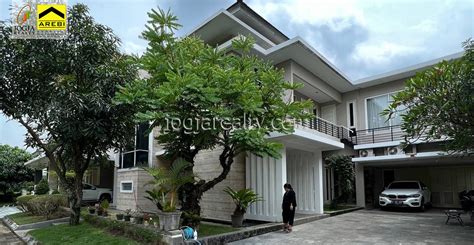 Rumah Mewah Dalam Perumahan Bale Hinggil Dijual