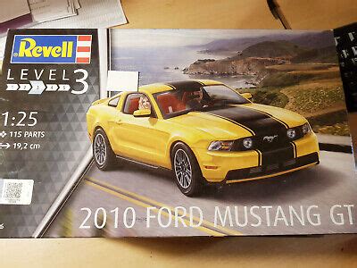 07046 Revell 1 25 Scale 2010 Ford Mustang GT EBay