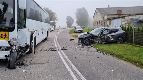 Zderzenie Osob Wki I Autokaru Przewo Cego Dzieci Ze Szko Y W Du Ej