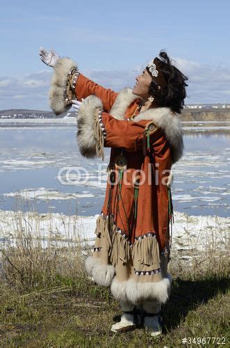 Dancing Chukchi woman | Folk dresses, Women, Folk