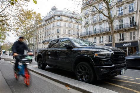 Paris Le Triplement Des Prix De Stationnement Pour Les Suv Approuv