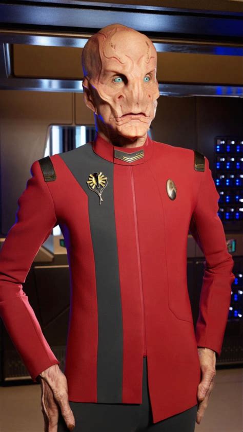 New Admiral Picard Uniform From Star Trek Picard Production Unveiled At Destination Star Trek