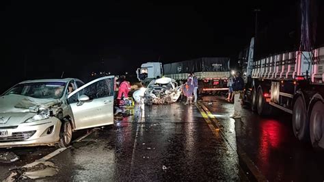 Trag Dia Na Br Mulher Perde A Vida Em Acidente Envolvendo Caminh O