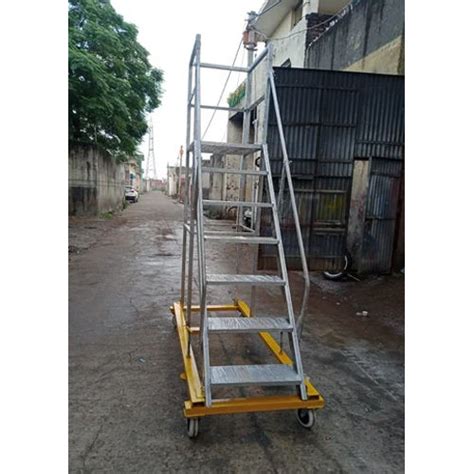 wide platform step ladder   inr  delhi   ladders