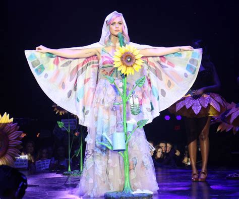 Katy Perry’s ‘Prismatic’ Tour Has ‘Roar’