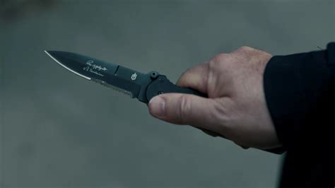 What knife is this ? (From "The Equalizer", Season 2 Episode 2) : r/knives