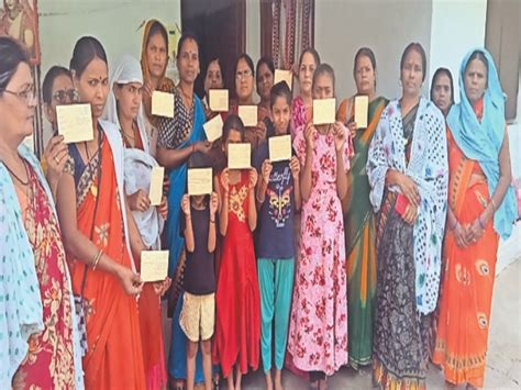 Demonstration On Behalf Of Ladli Sisters Sent Past Cards To The Cm