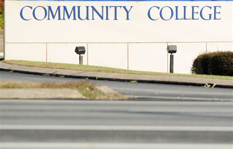 WalletHub's top 25 community colleges and 10 best state systems