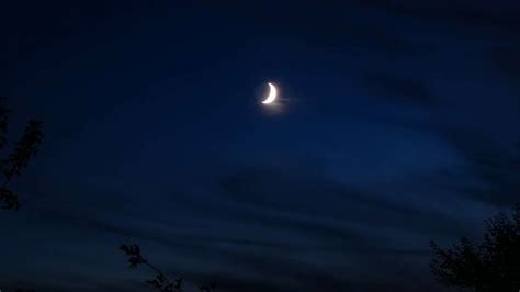 The Symbolic Significance of Dreaming of the Moon