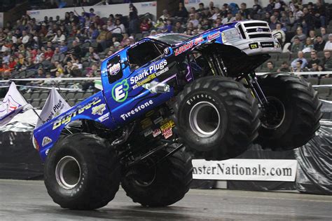 Bigfoot Monster Truck Wallpaper - WallpaperSafari