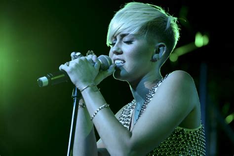 Miley Cyrus Gives Details on New Album