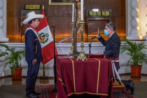 Presidente Pedro Castillo Acepta La Renuncia De Avelino Guillén Y Dispuso Salida Del Comandante