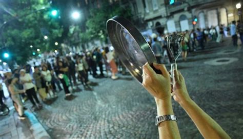 Cacerolazos En Barrios Porte Os Y En El Conurbano Tras Los Anuncios De